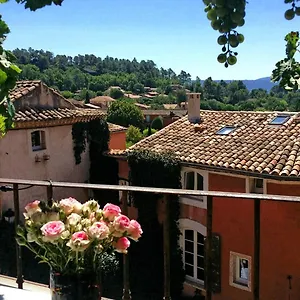 La Dame Au Balcon Roussillon en Isere